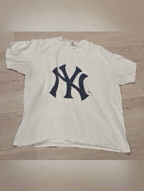 Y2K NY New York Graphic Tee With "Party City" Back Hit On Fruit Of The Loom Tag